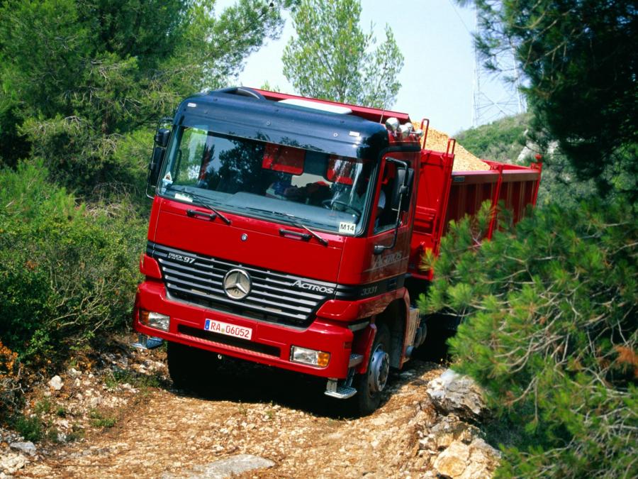  Mercedes-Benz Actros 3331 1997 года  (фото 5 из 9)